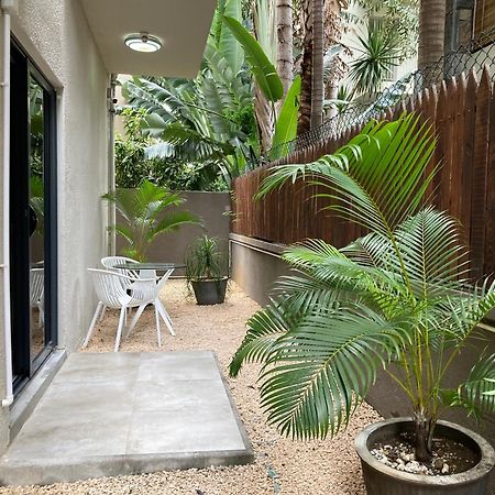 Newly Renovated Studio Apartment With Rooftop Pool, Few Steps To The Beach Flic en Flac Exterior foto