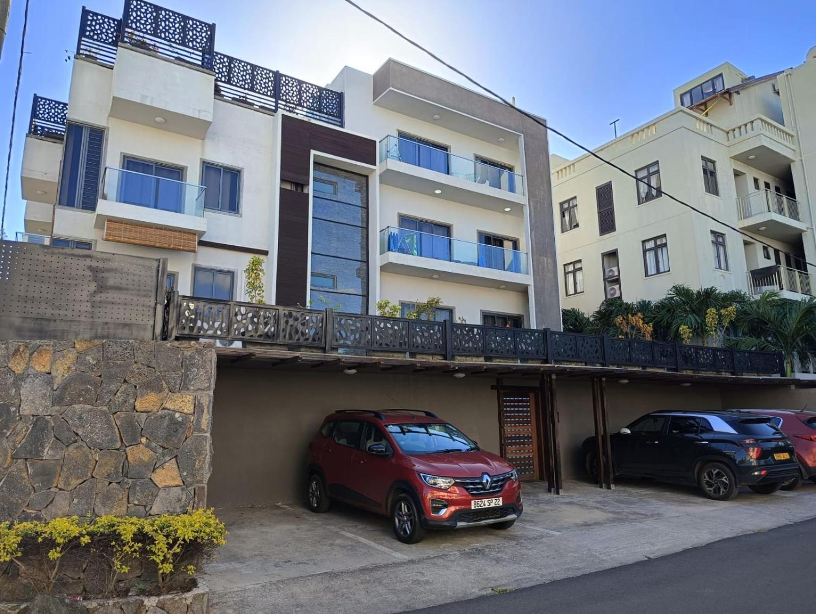 Newly Renovated Studio Apartment With Rooftop Pool, Few Steps To The Beach Flic en Flac Exterior foto