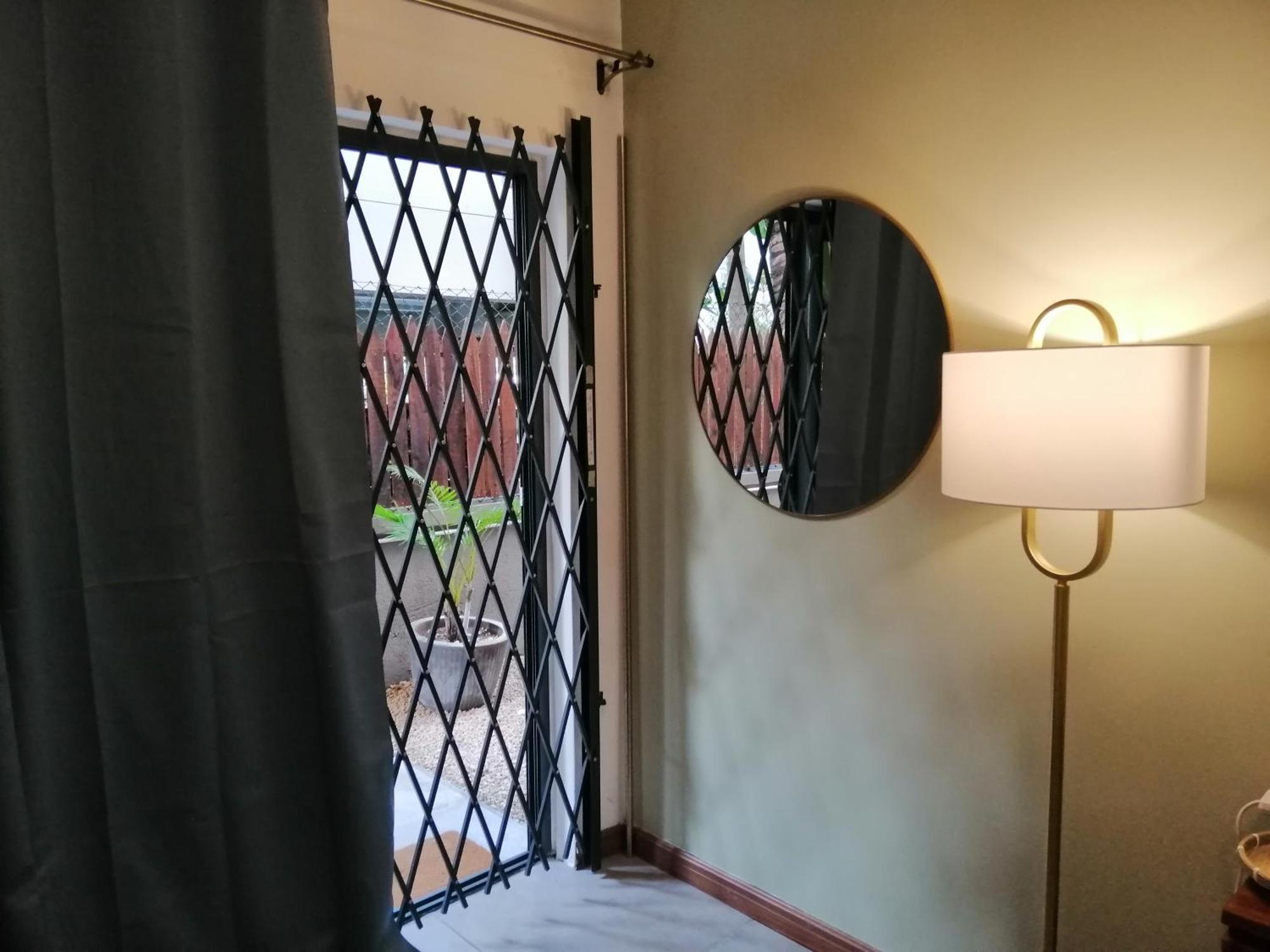 Newly Renovated Studio Apartment With Rooftop Pool, Few Steps To The Beach Flic en Flac Exterior foto