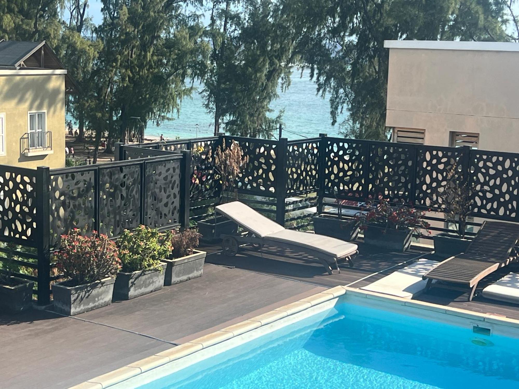 Newly Renovated Studio Apartment With Rooftop Pool, Few Steps To The Beach Flic en Flac Exterior foto