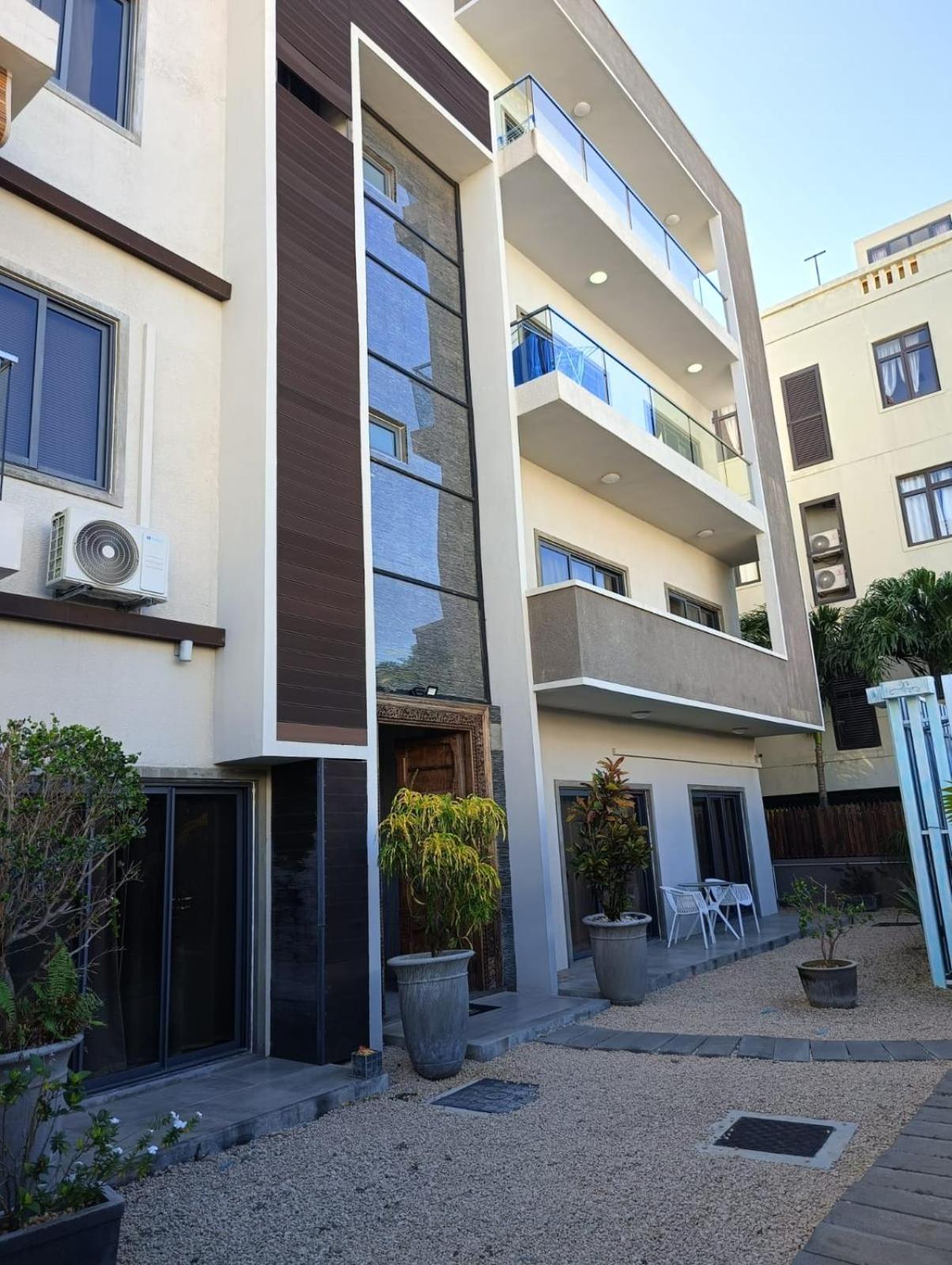 Newly Renovated Studio Apartment With Rooftop Pool, Few Steps To The Beach Flic en Flac Quarto foto